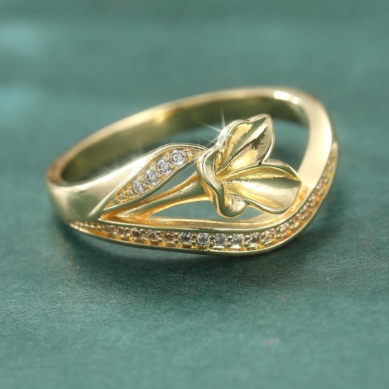 Gorgeous Inlaid White CZ Flower Women's Ring Minimalist Gold Color Hand Carving Daily Wear Party Jewelry Anniversary Gift