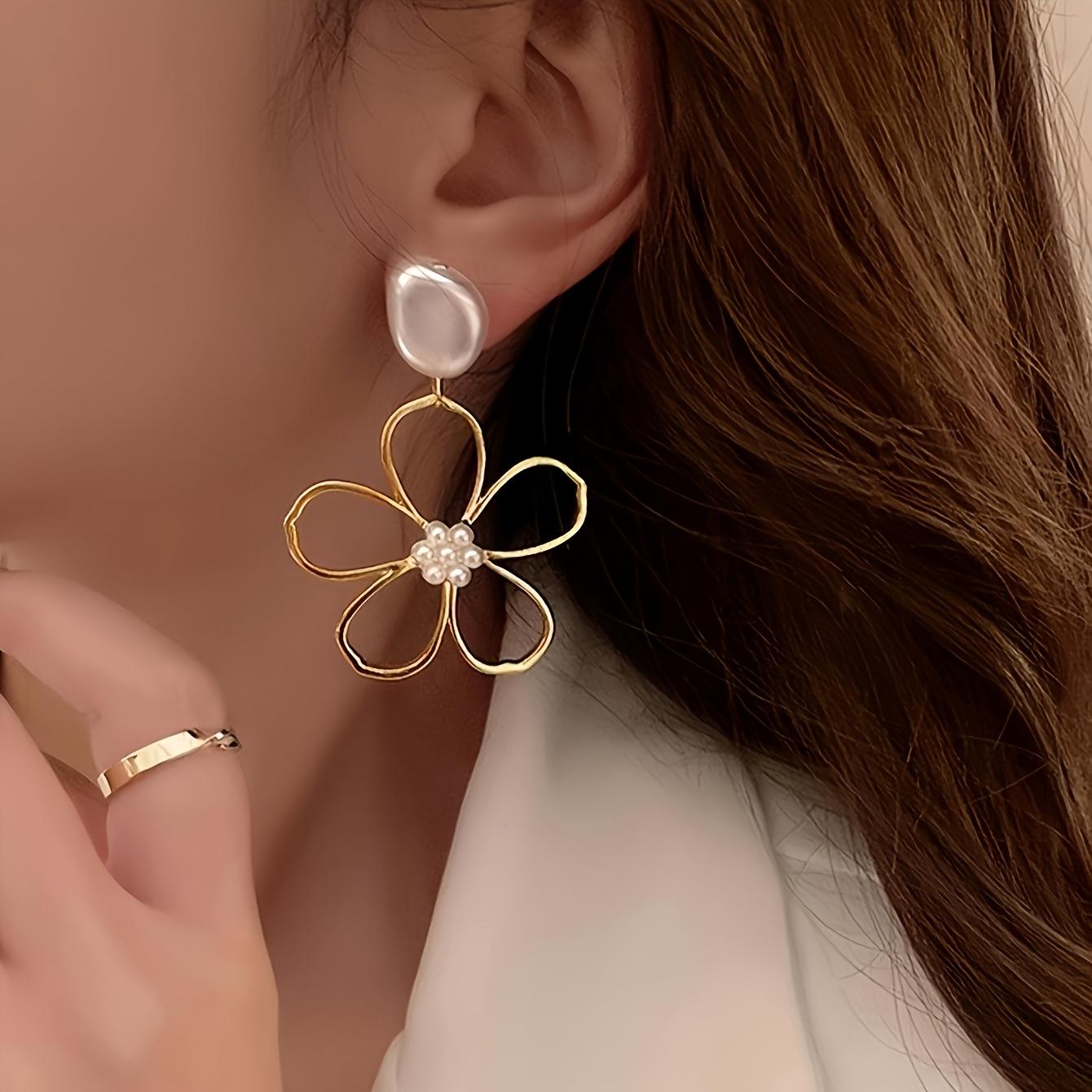 

1Pair of Fringed Earrings, Trendy Hollow Flower Design, Inlaid with Artificial Pearls, Matching Daily Wear, Party Decoration золотой