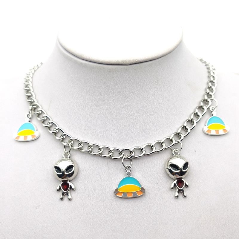 New Vintage Harajuku Goth Punk Metal UFO Alien Shape Pendant Chain Choker Necklace for Women Egirl Cool Hip Hop Trendy Jewelry