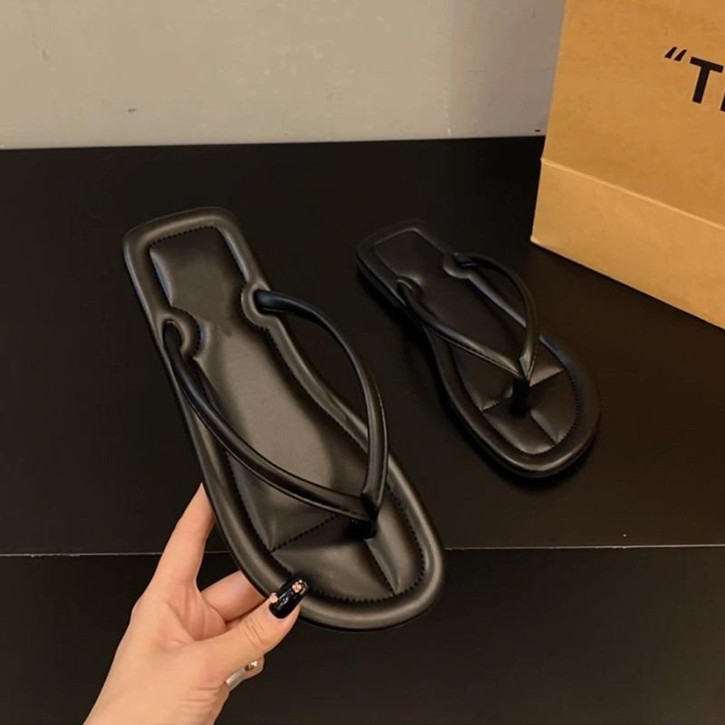 fashion New Summer Trend Flip Flops Casual Beach Flat Sandals Korean Fashion Outdoor Slip on Slippers Solid Simple Beach Shoes