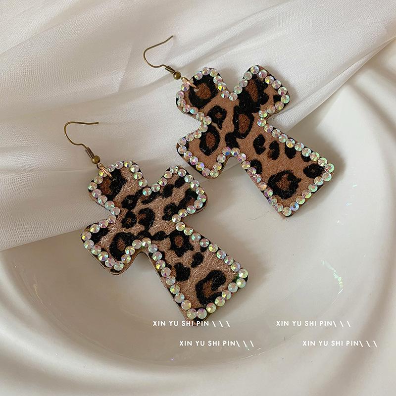 

2024 Sexy Accessories Charm Leopard Print Cross Drop Earrings For Women Fashion Summer Zircon High Quality