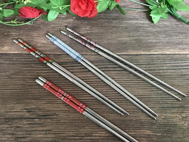 

5 Pairs of Stainless Steel Chopsticks White Flower Pattern Food Stick Portable Reusable Chopsticks 23cm Kitchen Accessories