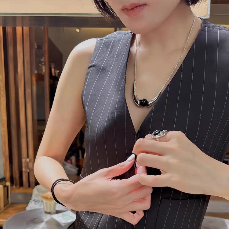 Mr. Ma, Zhang Yueer, The Same Black Agate Long Crescent Moon Necklace, Cold Wind Irregular U-Shaped Personalized Sweater Chain For Women