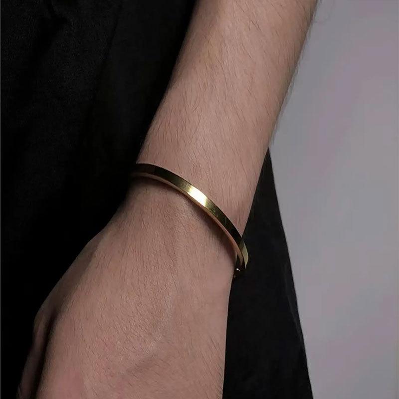 Titanium steel bracelet, smooth stainless steel bracelet, girls' advanced sense, fashionable and versatile, simple and light luxury bracelet