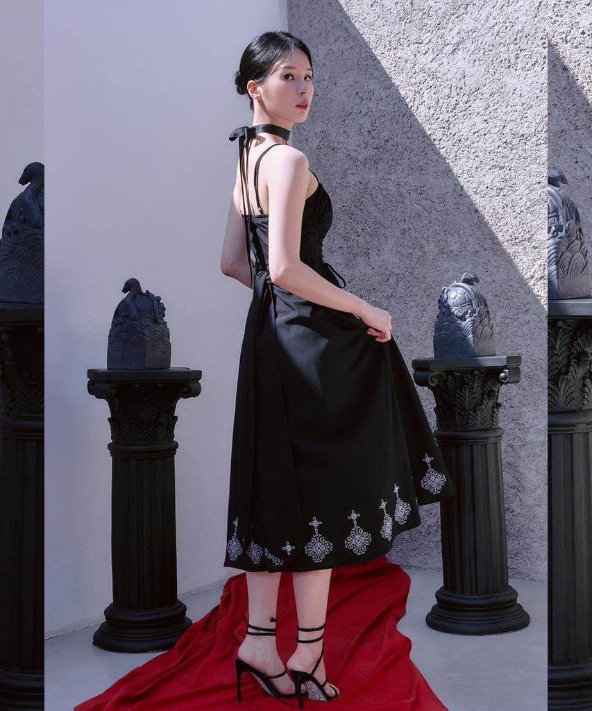 Tiemsseuli Yeomrahwa Embroidered Ribbon Long Dress
