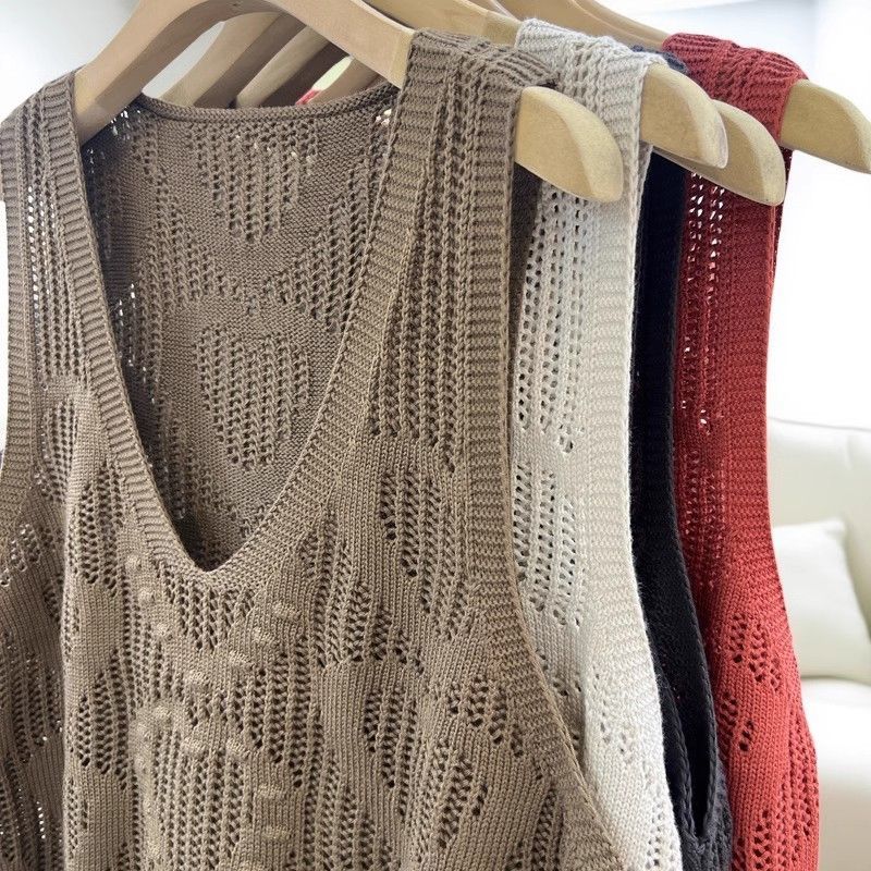 Senior Women's V-Neck Hollow-Out Knitted Vest Spring Fashion Layering Cardigan Cover-Up