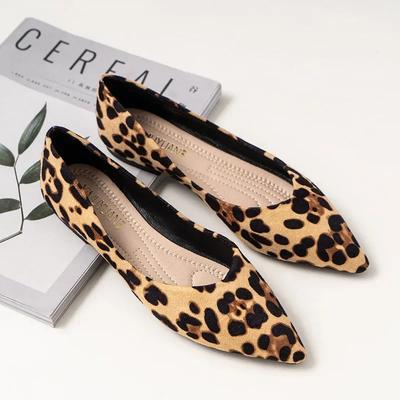 Buty damskie 2025 Wiosna/Jesień Nowe Europejskie i Amerykańskie Seksowne Szpiczaste Wzór Leoparda Pojedyncze Buty Płaskie z Płytkim Wycięciem Kobiety