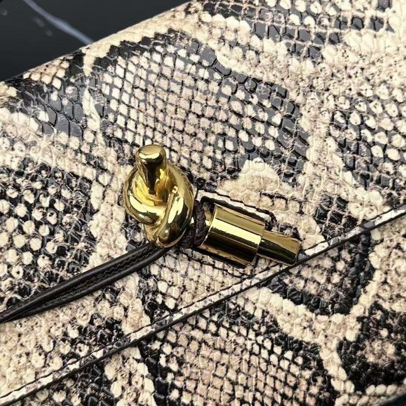 Hot-selling Snake Pattern Series Hand-woven Niche Dinner Bag High-end New Shoulder Messenger Women's Bag