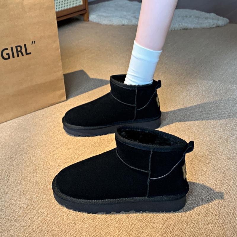 

Trendy snow boots women s winter 2025 new cotton shoes piled thickened boots foreign fashion warm bread shoes 35