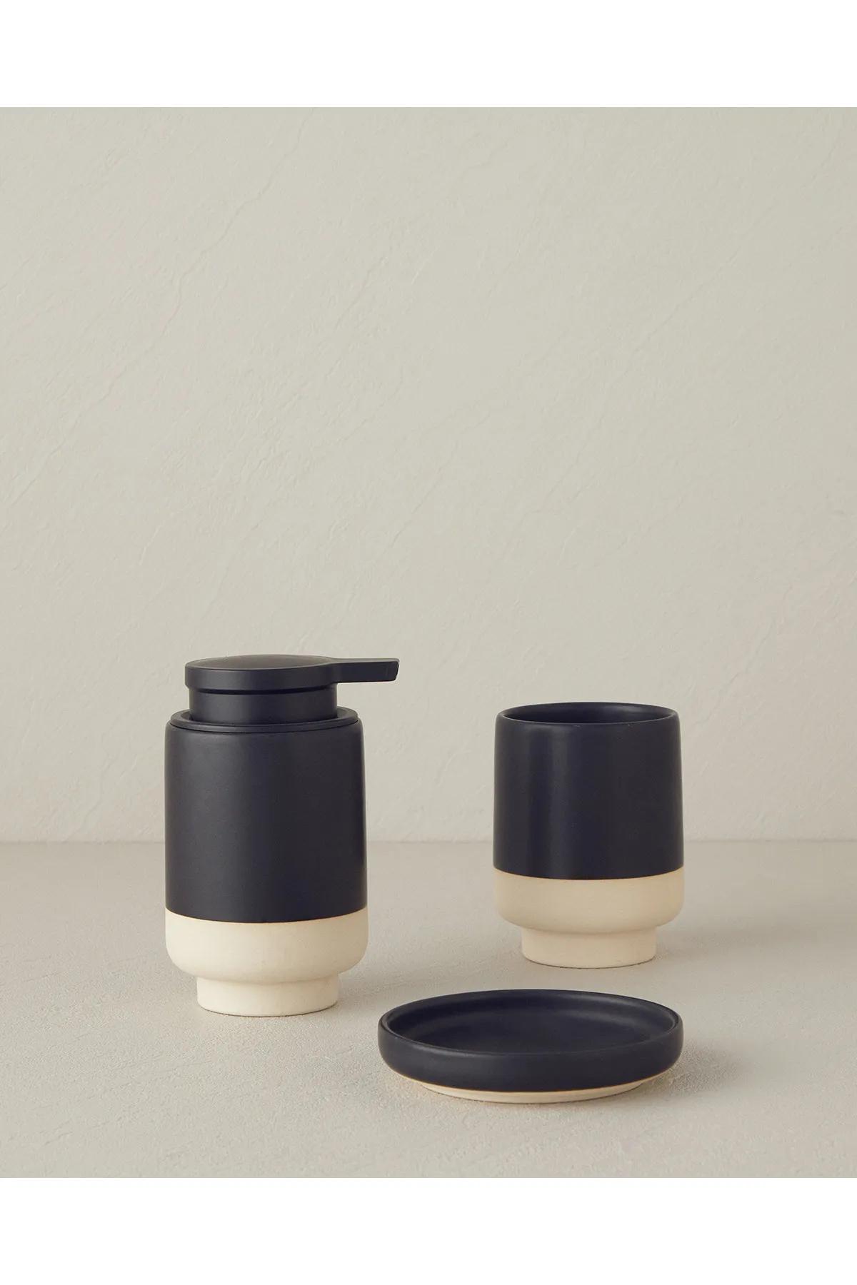 

Albena Stoneware Banyo Seti Siyah