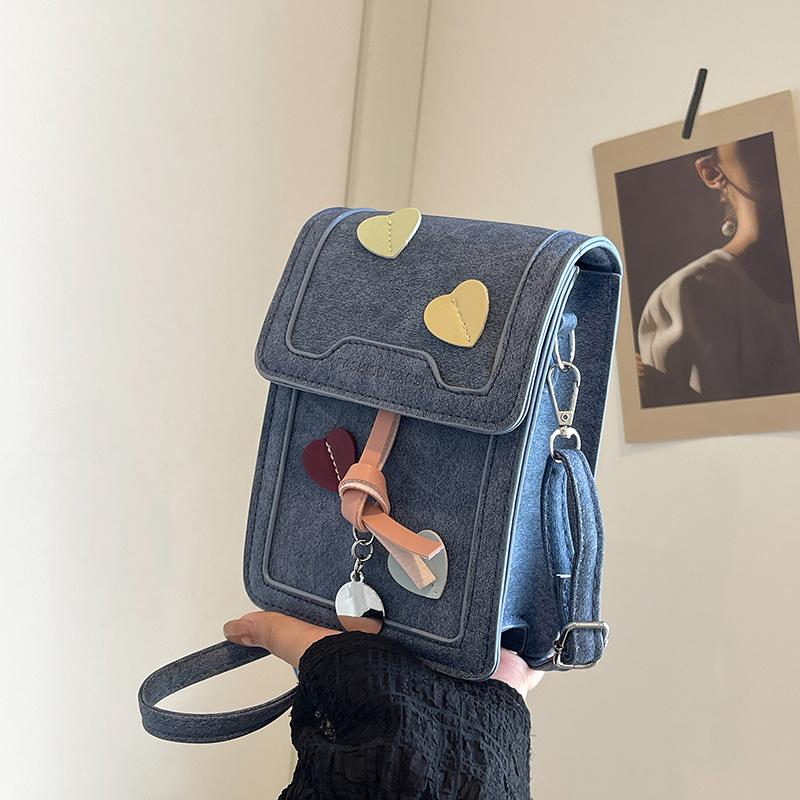 

Summer solid color women s 2024 new trendy foreign feeling popular pendant vertical solid color shoulder crossbody small square bag синій