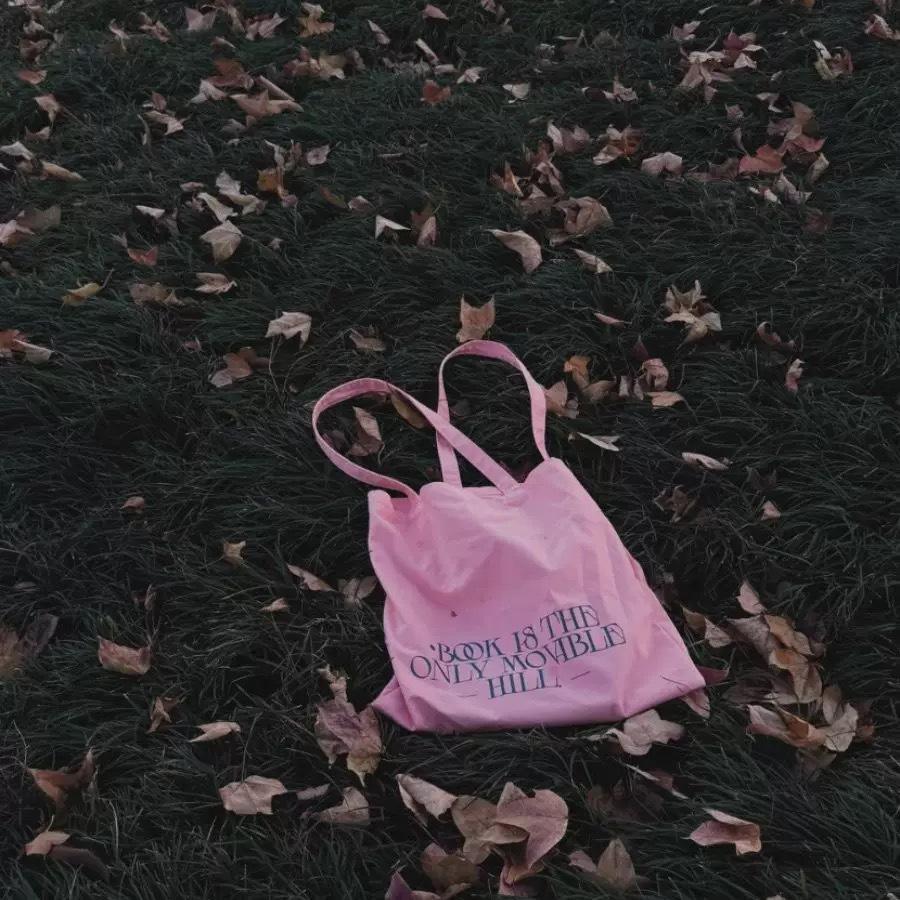 A Female Student's Single-shoulder Tote Bag with A Laid-back Style and Artistic Shopping Bag