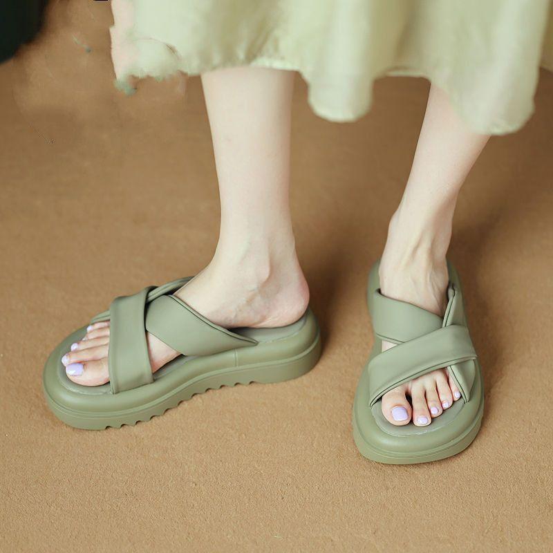 Internet Celebrity Cool Slippers Women's Summer Wear 2025 New Fashion Wear Thick Bottom Heightening Beach Drag