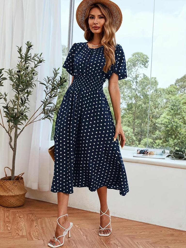 Gepunktetes Sommerkleid mit Rundhalsausschnitt