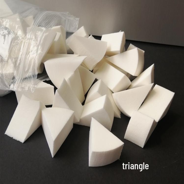 Professional Makeup Artist-Recommended Disposable Cotton Makeup Pads - 100 Triangular White Sponge Puffs for Dry and Wet Use.