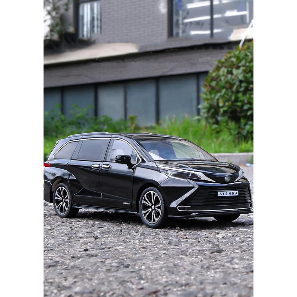 1/24 TOYOTA Sienna MPV Alloy Car Model Diecasts Metal Toy Commercial Car Model Simulation Sound Light Collection Childrens Gifts