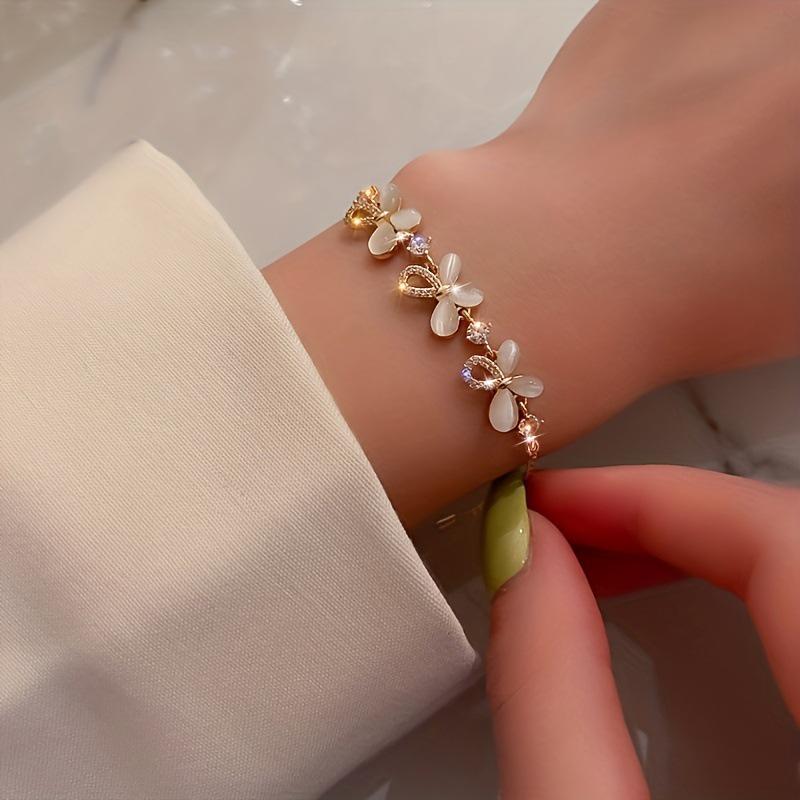Stylish Diamond-Inlaid Copper Butterfly Bracelet with Cat s Eye Zircon. золотой