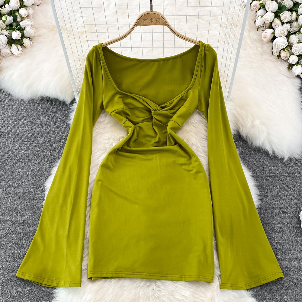 

RUGOD 2022, весенняя новая корейская версия, сексуальное плиссированное облегающее облегающее и облегающее короткое платье с v-образным вырезом и рукавами-колокольчиками