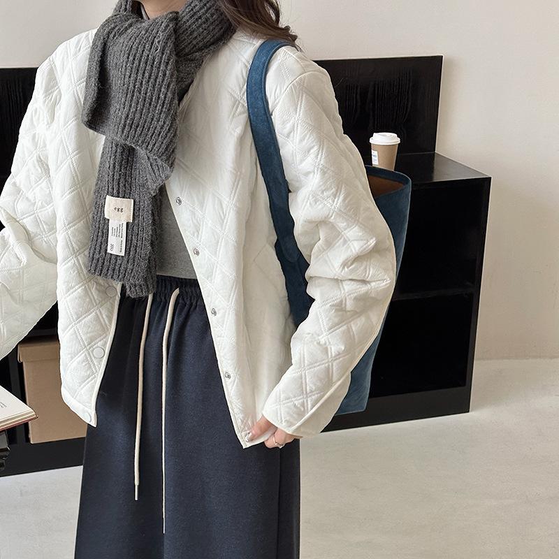 Leichte und dünne wattierte Kleidung, Herbst- und Winter-Kleine kurze wattierte neue Jacken, lockere wattierte Jacken.