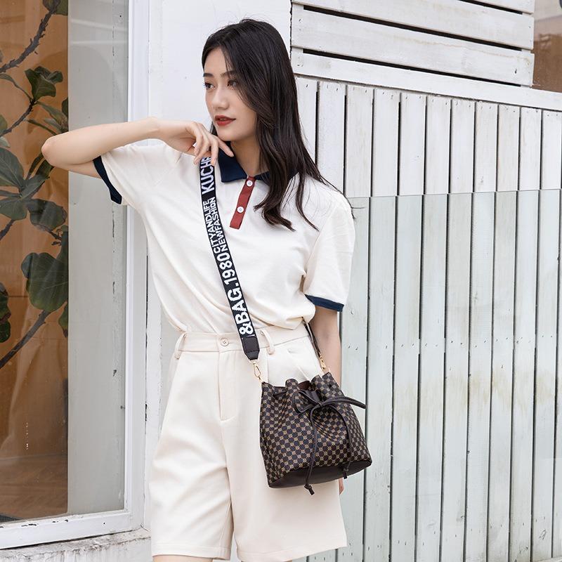 Retro One-shoulder Crossbody Bucket Bag, a New Pumping Belt Casual Women's Bag.