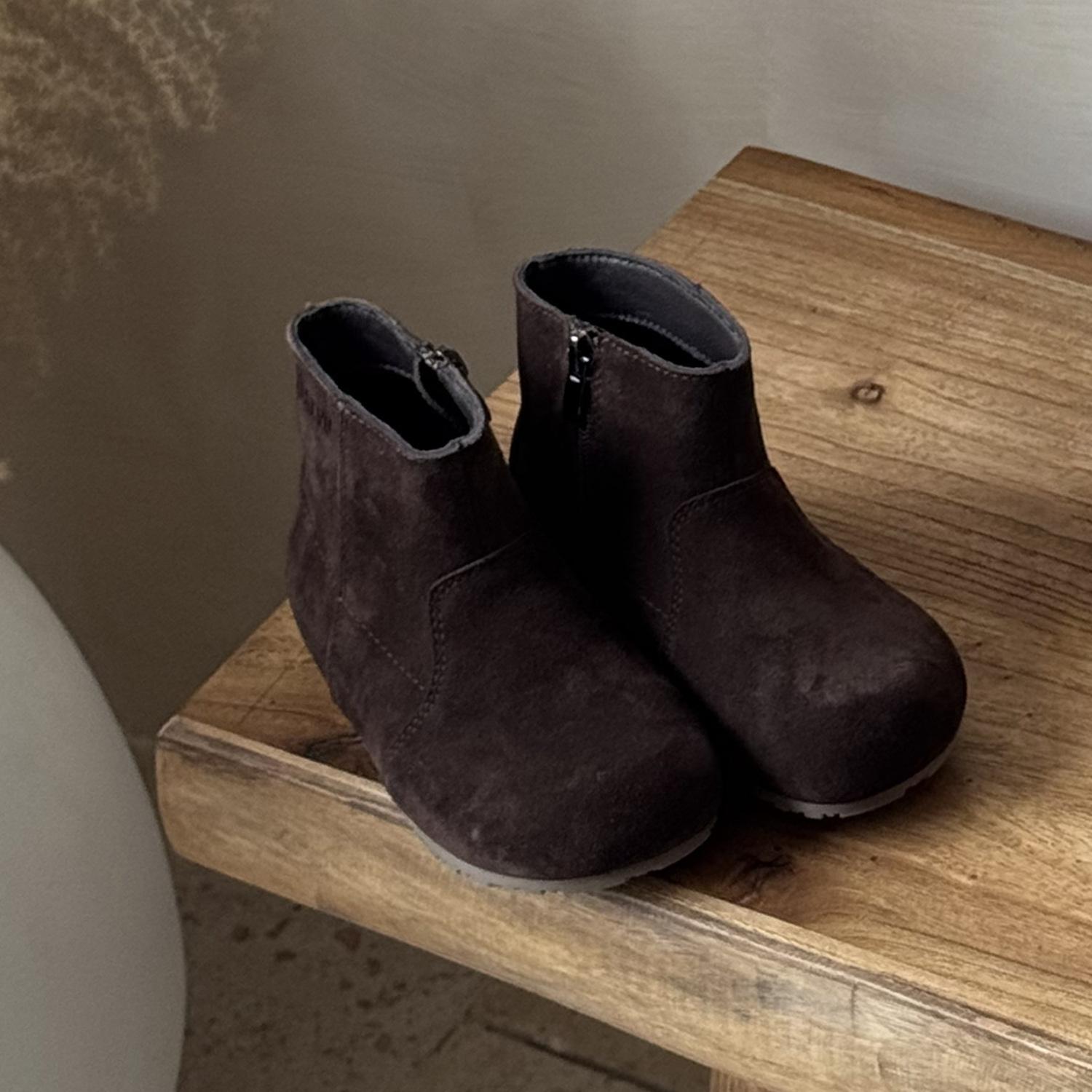 

2025 осень и зима новые детские ботинки ретро универсальный британский стиль детская обувь замша девочки короткие ботинки 22-25 yards whole hand 4 pairs starting approval