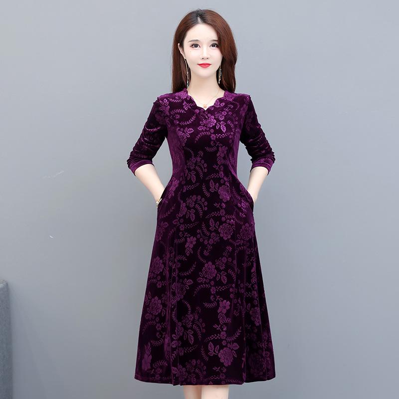 Plus Size Gold Velvet Mid-Length Dress - 2024 Autumn Style for Middle-Aged and Elderly Women