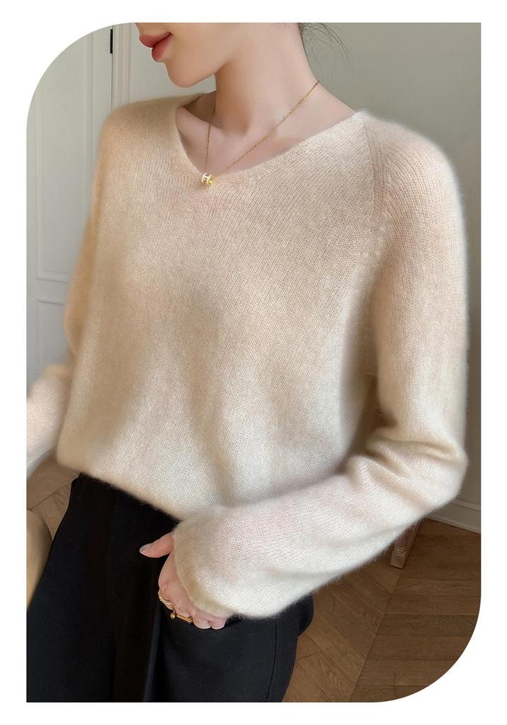 Mulberry Silk V-neck Sweater: Soft, Lightweight Velvet Knit, Women's Loose Fit for Autumn/Winter.