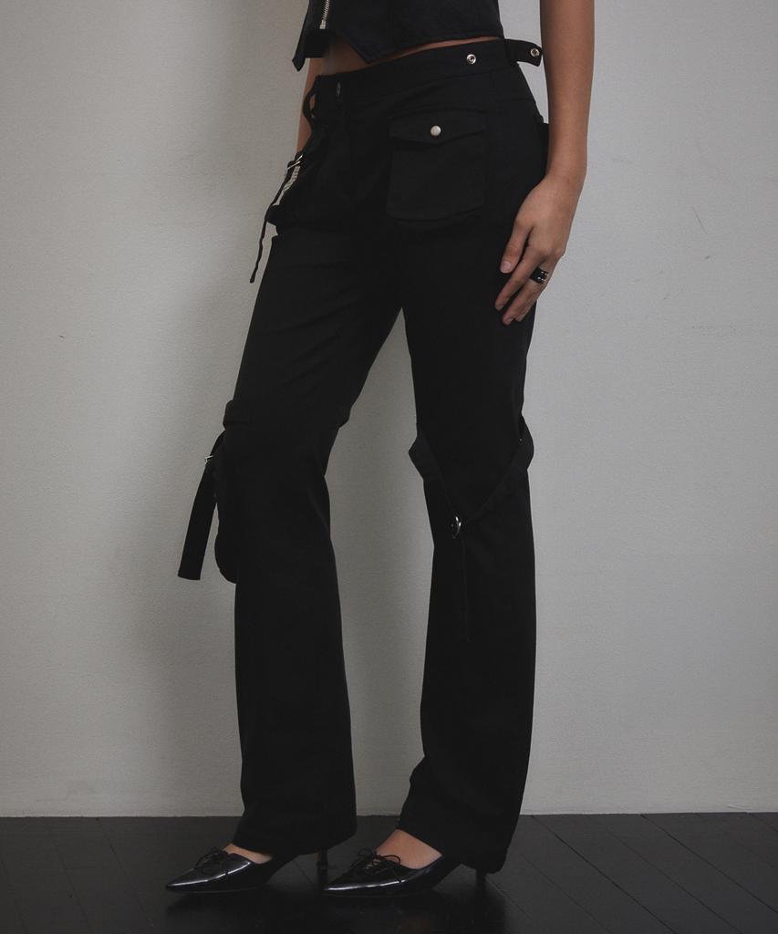 Bunteu Cargo Strap Pocket Pants (Black)
