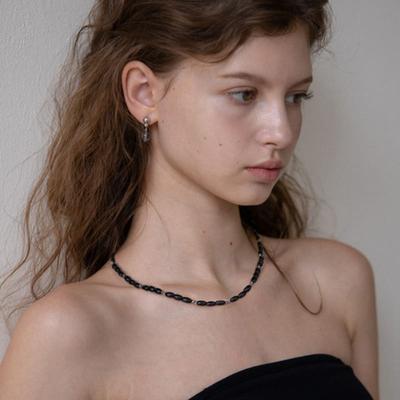 Collier ovale en onyx noir MERRYMOTIVE