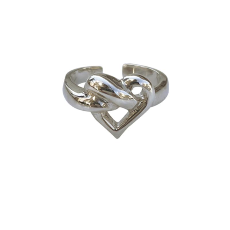 nuavo Pretchel baby ring