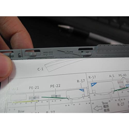 Flyhawk Models 1/700 Royal Navy Aircraft Carrier HMS Hermes Plastic Model FLYFH1122