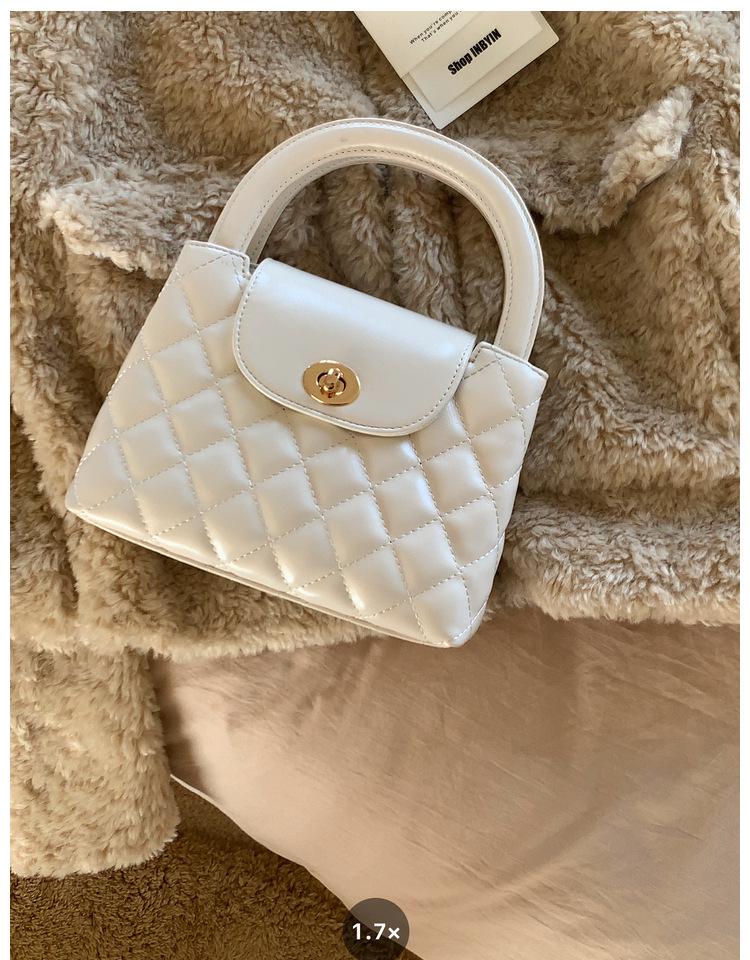 

2025 Корейская маленькая парфюмерная сумка в стиле Diamond на цепочке: Модная, универсальная, ручная и наплечная сумка-мессенджер белый