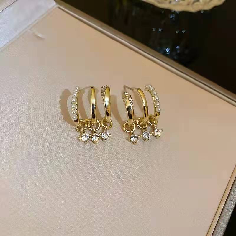 LATS Korean Earing Claw Ear Hook Clip Earrings for Women Four-Prong Crystal Gold Color Ear Earrings 2022 New Fashion