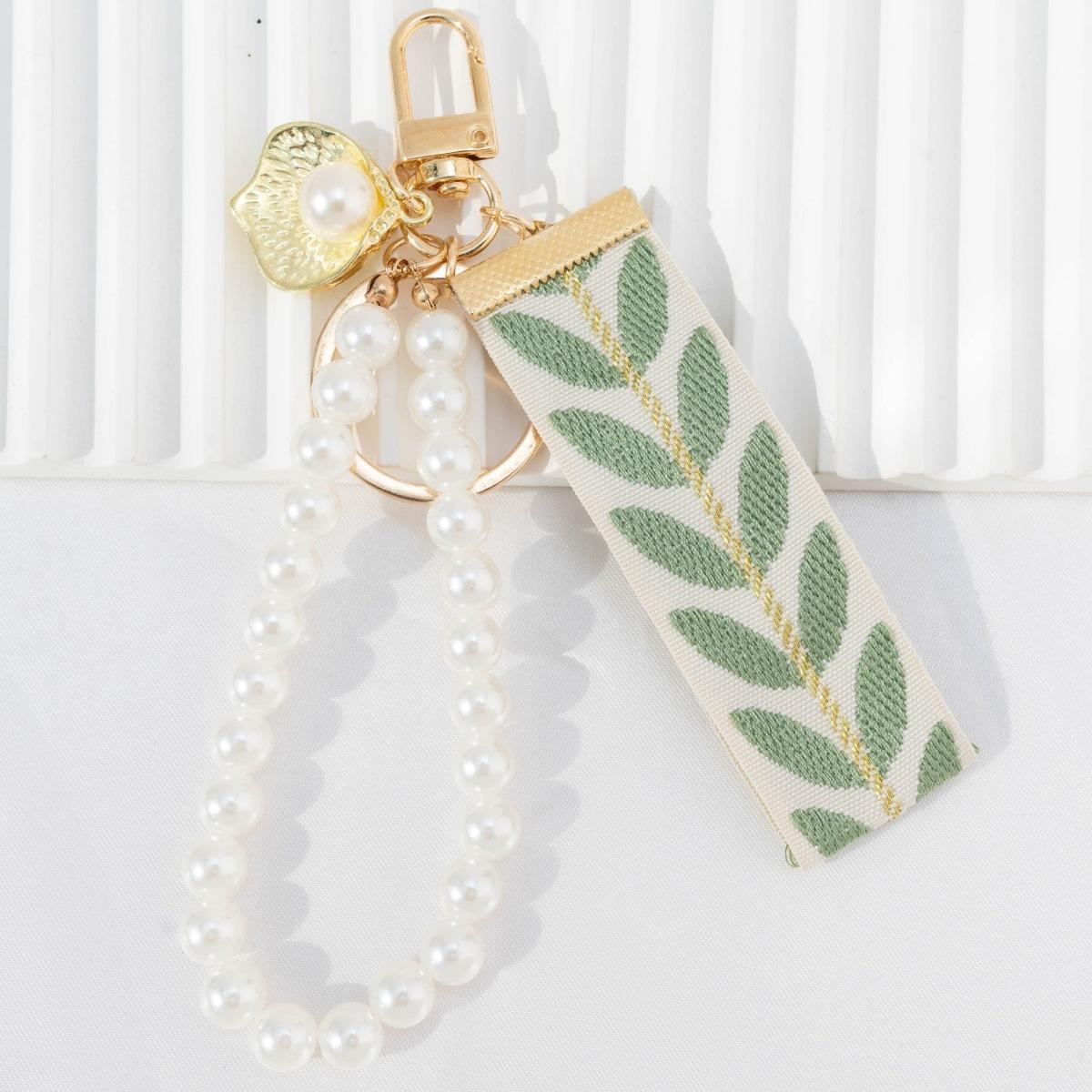 Лента, сплетенная из листьев, нить из бусин под жемчуг, подвеска для ключей One Size зелёный