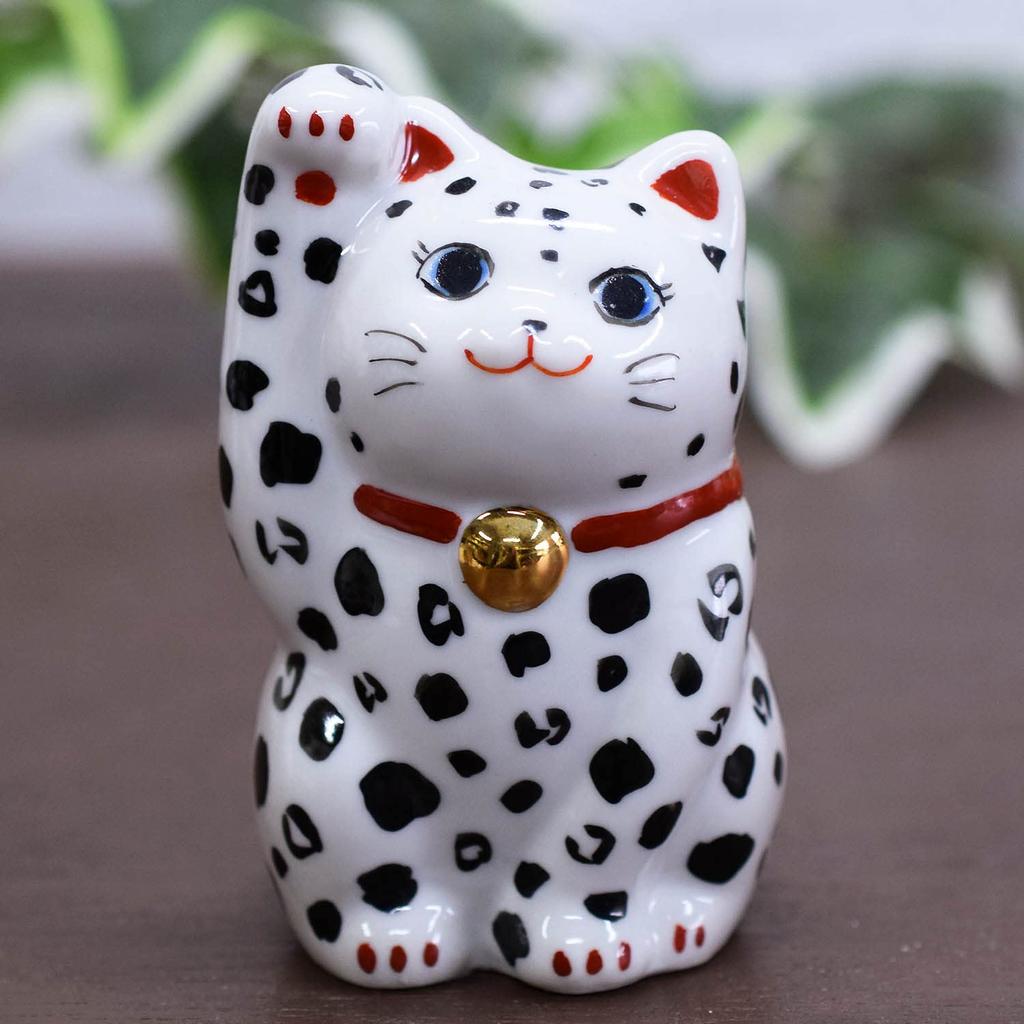 Stylish Kutani Ware Figurine by Waza No Kura: Right-Handed Maneki-Neko Leopard Print. Perfect for Feng Shui, a Perfect Gift for a Store Opening.