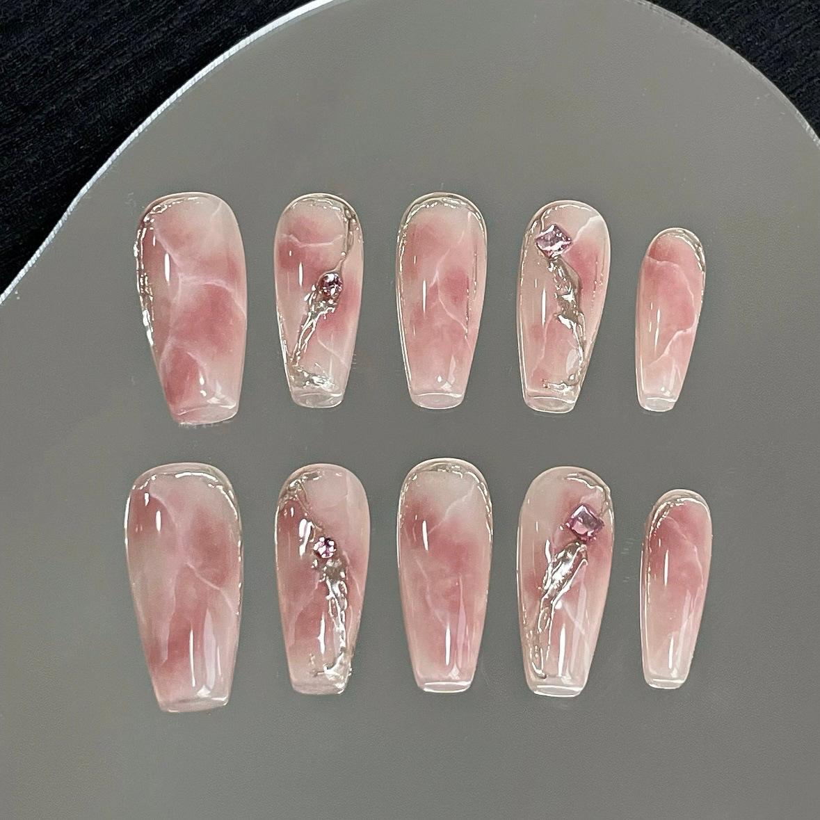 

Elegant Pink Gradient Cat Eye Nail Art with Gold Accents
