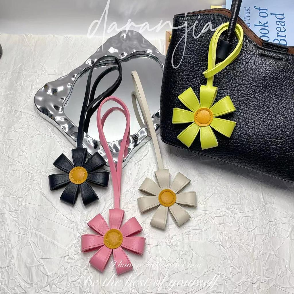 Colorful Sunflower Dopamine Bag Charm, PU Leather Small Flower Pendant, Exquisite Creative Leather Flower Ornament, Car Hanging