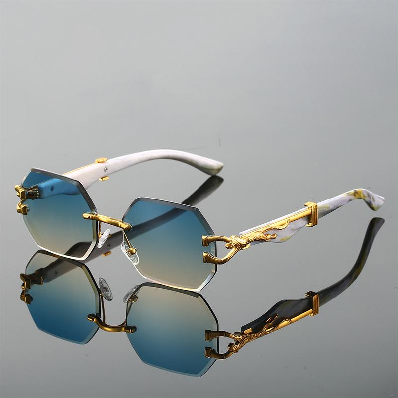 

Geometric Leopard Print Sport Glasses for Women Light Weight & Durable Composite Frame Trendy Streetwear Glasses Lentes De Sol