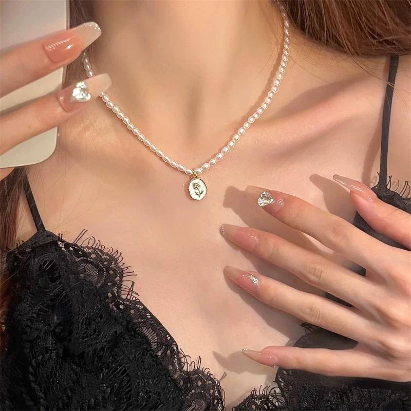Retro Rose Pendant Pearl Necklace Women's Light Luxury Niche Design Sense Premium Collarbone Chain Sweater Chain Tide