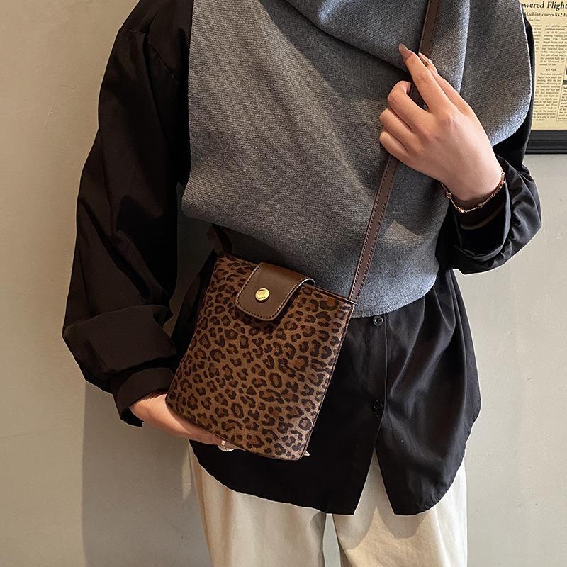 Bucket Bag, Single-shoulder Women's Crossbody Bag, High-end and Fashionable Commuting Underarm Bag
