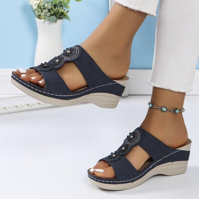Mode Damen Hausschuhe 2024 Neue Sommer Keilabsatz Hausschuhe Damen Übergröße Retro Blume Römische Sandalen Leicht Rutschfest Strand Pantoletten Damen