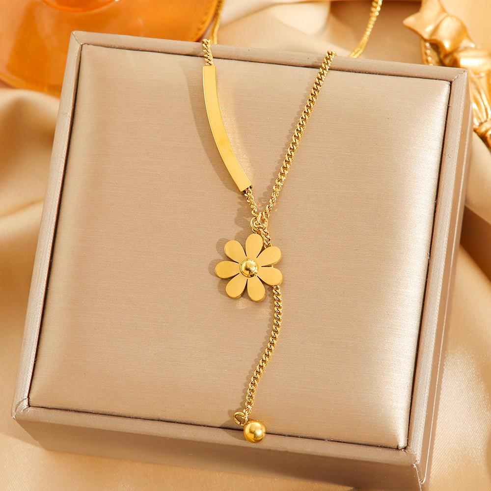 Exquisite 18K Gold-Plated Titanium Steel Necklace - Women's Clavicle Chain Jewelry, Fade-Resistant
