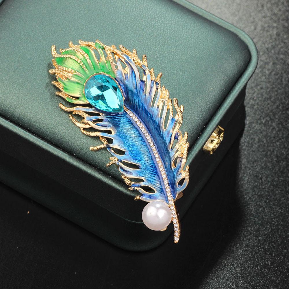 

Елегантна синя бутоньєрка для костюма: Брошка-шпилька Bauhinia Pearl проти оголення для жінок