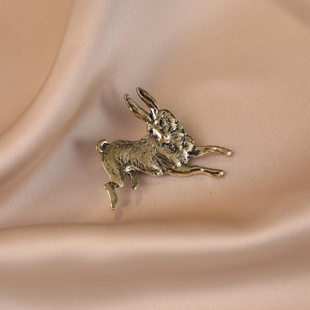 Personalized retro style animal series unique Chinese zodiac horse brooch anti-light badge versatile pin exquisite