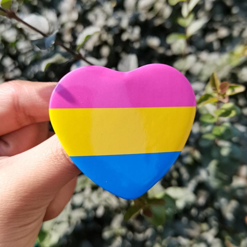 Tinplate Couples Lapel Pin Colorful Heart Shaped Punk Romantic Goth Halloween Enamel Badges Brooches Pins for Backpacks