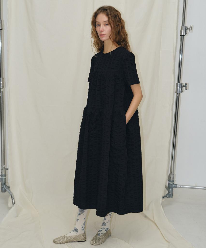 Mais Half Sleeve Seersucker Maxi Dress / Black