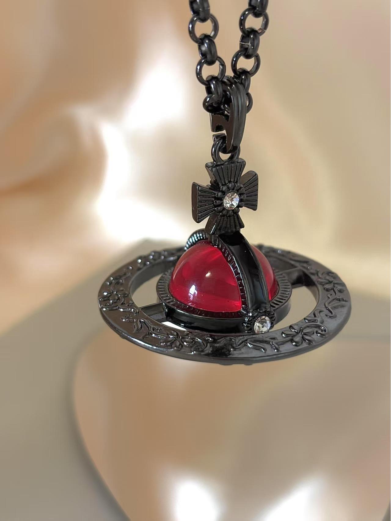 Ожерелье «Императрица-мать» с 3D-гравировкой, цвет «оружейный черный» и красно-пурпурная планета