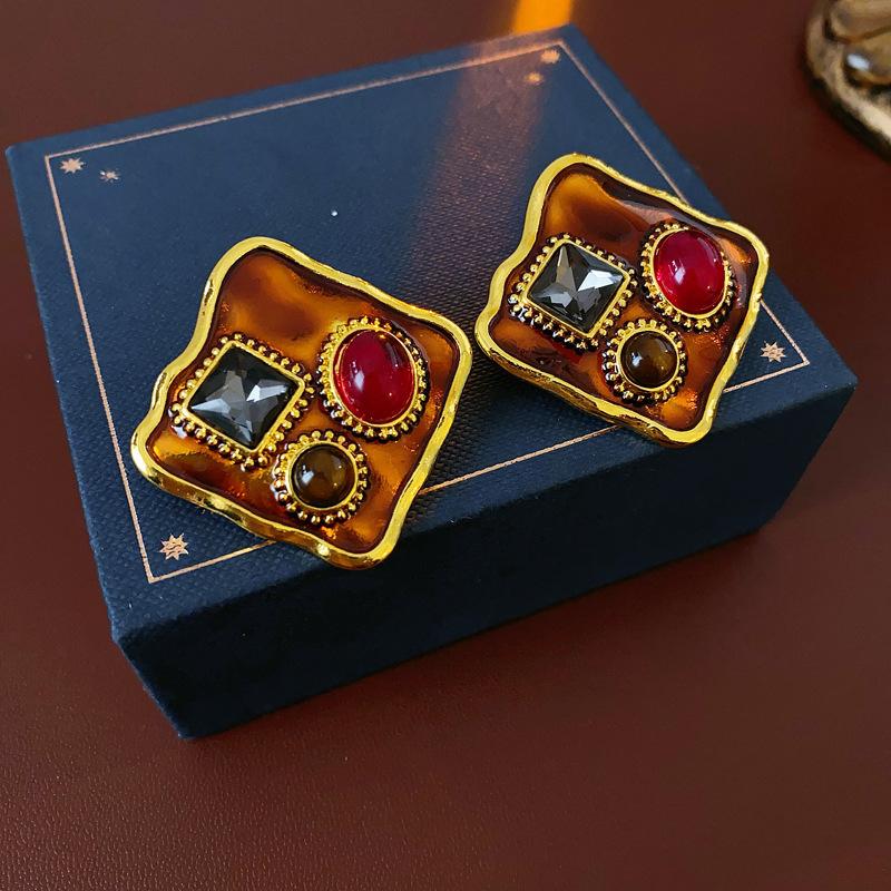 Silver Needle Diamond Round Stud Earrings Court Style Light Luxury Exquisite Earrings Design Sense Niche Earrings