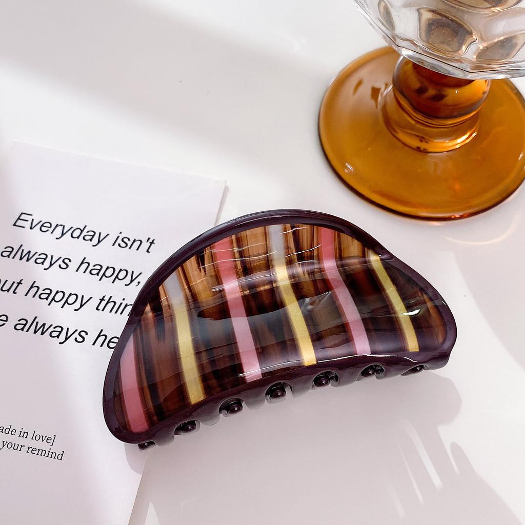 Fashionable Versatile Large Hair Claw With Retro Oval Design For Everyday Use