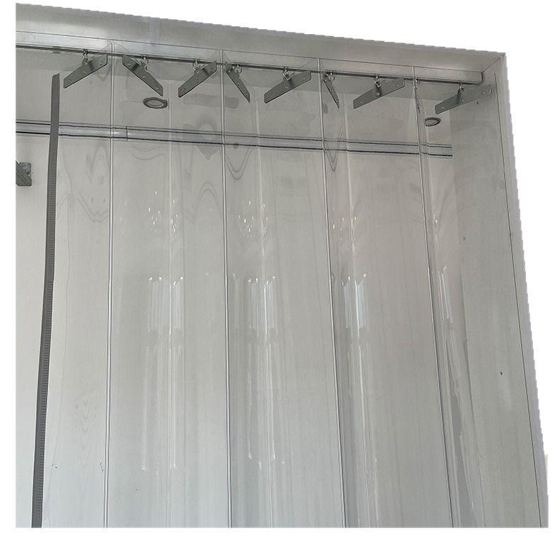 Transparenter PVC-Türvorhang: Kaltluftschutz, Wärmeisolierung, Staubdichte Beschattung mit faltbarer Vorhangschiene.
